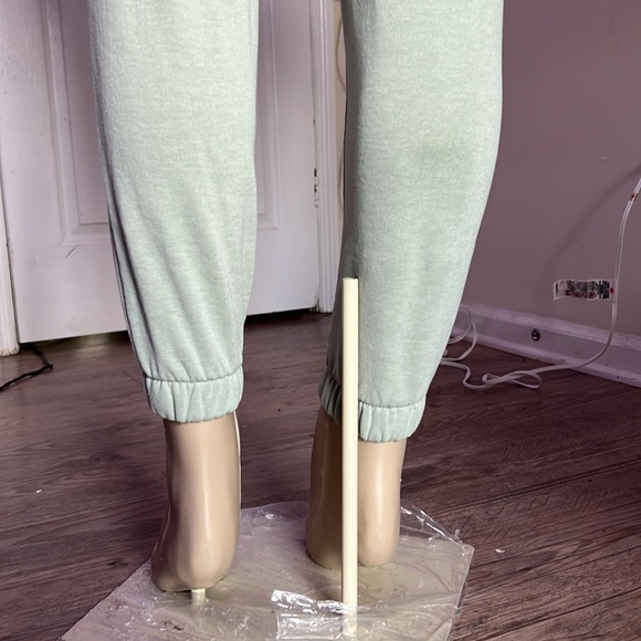 Two piece set - Picture 6 of 8